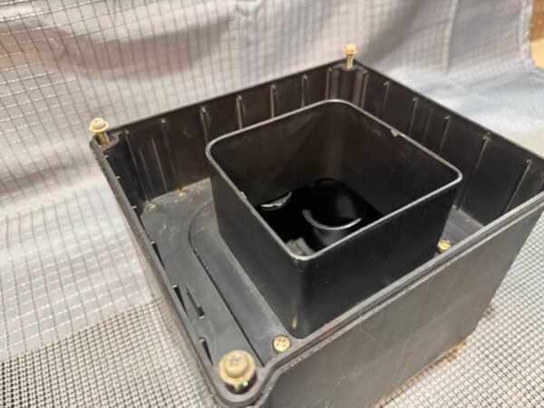1983 YAMAHA Venture Royale XVZ1200 XVZ 1200 Air Cleaner Filter Housing Box - Image 12