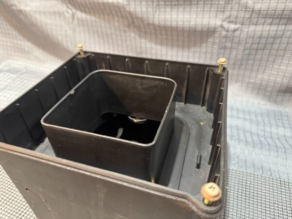 1983 YAMAHA Venture Royale XVZ1200 XVZ 1200 Air Cleaner Filter Housing Box - Image 13