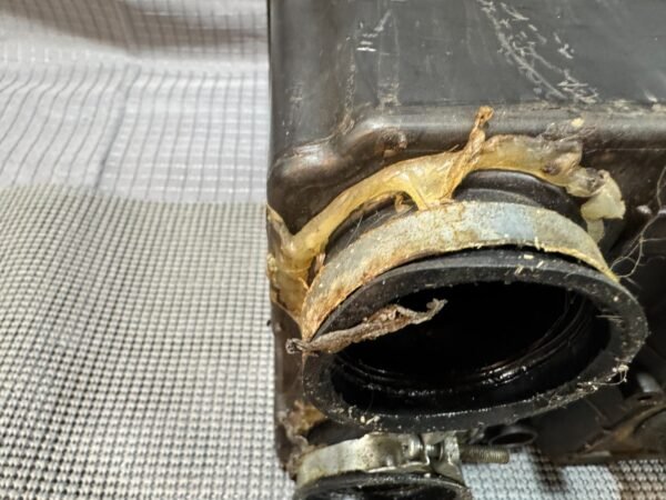 1983 YAMAHA Venture Royale XVZ1200 XVZ 1200 Air Cleaner Filter Housing Box - Image 17