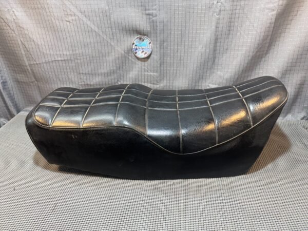 1983 83 Suzuki GR650 X Tempter Full Seat - Image 2