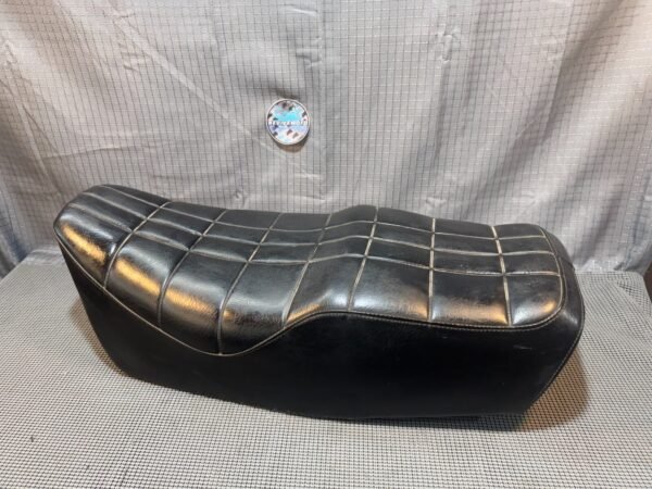 1983 83 Suzuki GR650 X Tempter Full Seat - Image 7