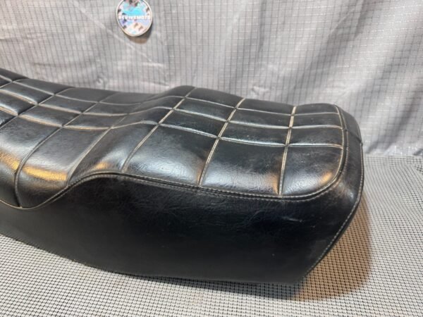 1983 83 Suzuki GR650 X Tempter Full Seat - Image 9