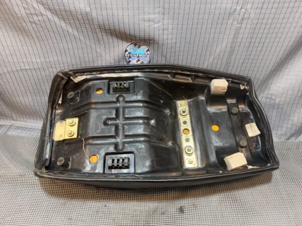 1983 83 Suzuki GR650 X Tempter Full Seat - Image 10
