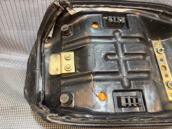 1983 83 Suzuki GR650 X Tempter Full Seat - Image 11