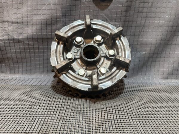 1983 Suzuki GR650 Tempter S936-5) rear wheel sprocket and carrier - Image 4