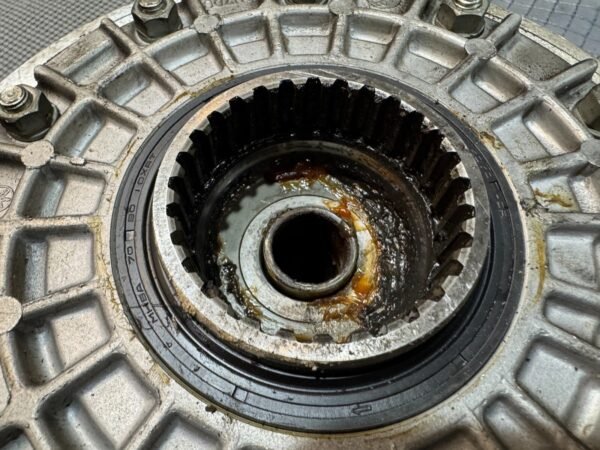 1983 Yamaha Venture XVZ1200 XVZ 1200 Rear Final Drive Hub Gear Case 18k Miles - Image 11