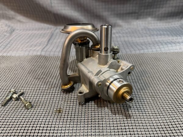 Honda ST1100 ST 1100 Engine Oil Pump Assembly 2002 - Image 2