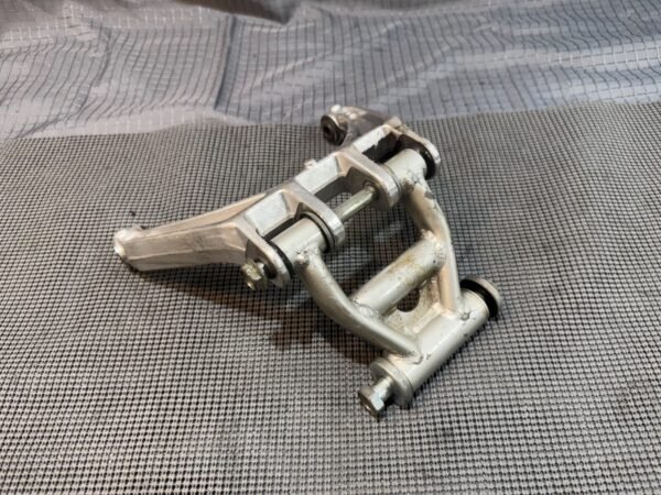 1983 YAMAHA VENTURE XVZ1200 REAR BACK SUSPENSION LINK LINKAGE - Image 9