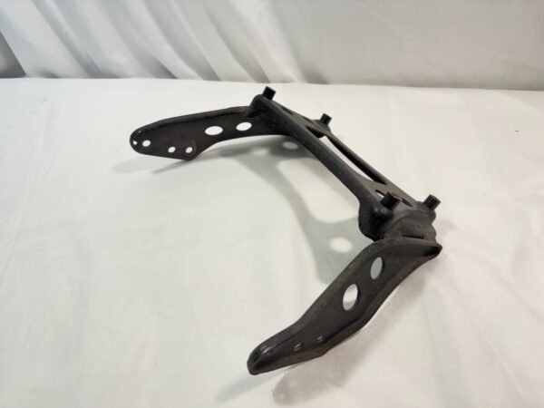 2002 honda st1100 REAR BACK SUBFRAME PLATE CENTER GRAB RAIL - Image 2