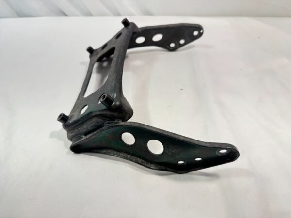2002 honda st1100 REAR BACK SUBFRAME PLATE CENTER GRAB RAIL - Image 4