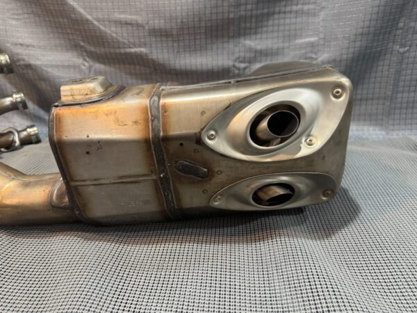 OEM Yamaha MT-09 Exhaust Assembly B7N-14710-10-00 - Image 5