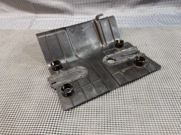1983 Yamaha XVZ12TDK VENTURE Engine Top Cover Heat Shield - Image 4