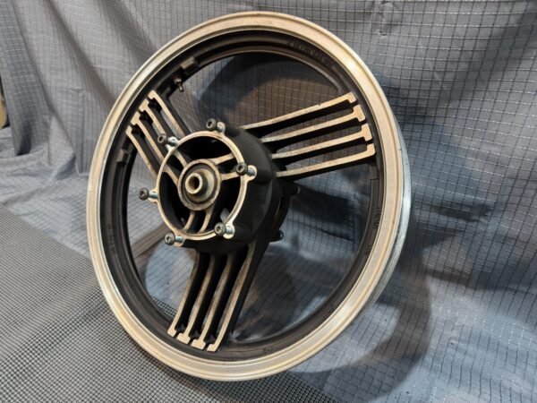 1983 YAMAHA VENTURE XVZ1200 FRONT WHEEL RIM - Image 2