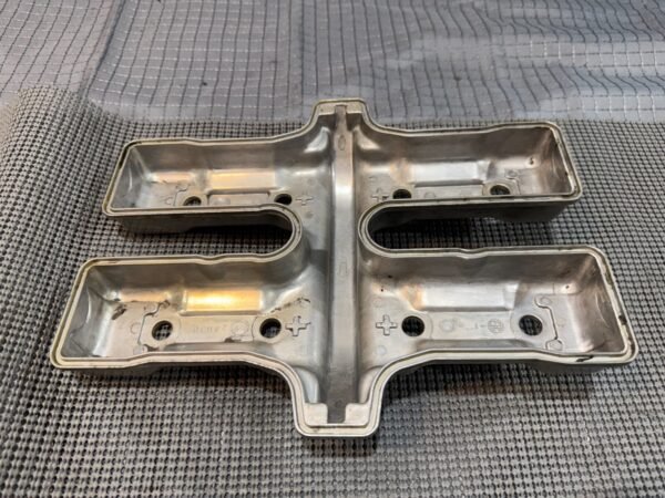1983 Yamaha XVZ1200 Venture Rear Valve Cover - Image 2