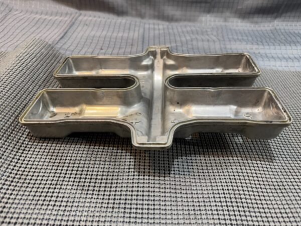 1983 Yamaha XVZ1200 Venture Rear Valve Cover - Image 3