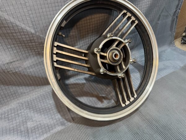 1983 YAMAHA VENTURE XVZ1200 FRONT WHEEL RIM - Image 3