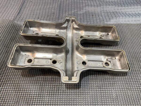 1983 Yamaha XVZ1200 Venture Rear Valve Cover - Image 6