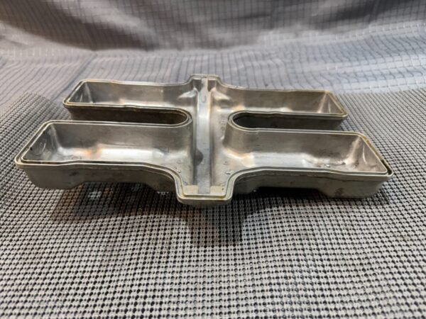 1983 Yamaha XVZ1200 Venture Rear Valve Cover - Image 7