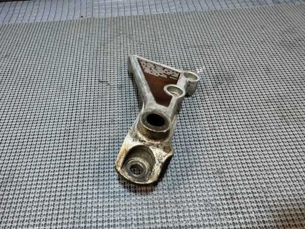 ⭐ 1981 Honda CB900C Custom 10 Speed Rear Brake Pedal Holder 46515-461-000 - Image 4
