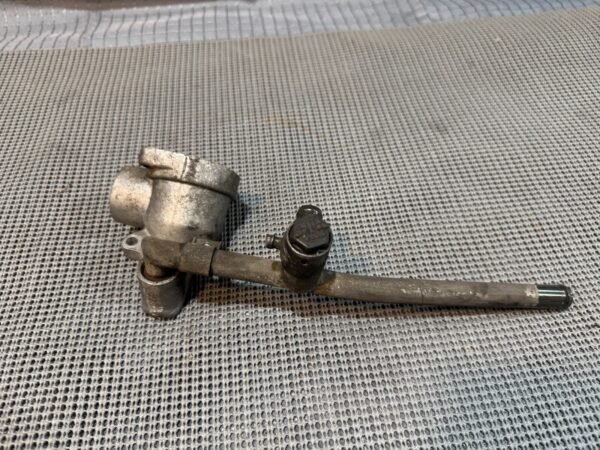 1983 YAMAHA VENTURE ROYALE XVZ1200 XVZ 1200 D THERMOSTAT HOUSING