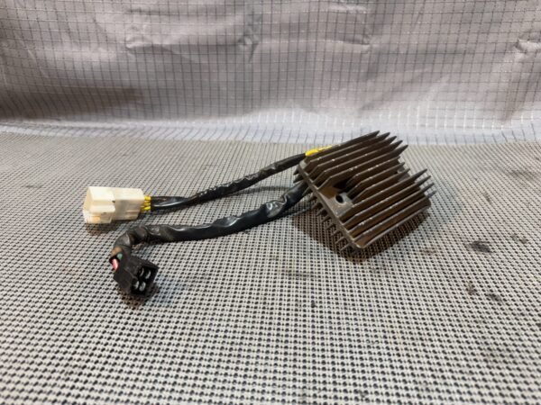 2009 Aprilia Shiver 750 SL750 RECTIFIER VOLTAGE REGULATOR BB506 - Image 2