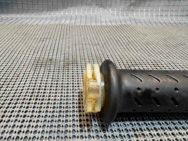 08-18 2009 Aprilia Shiver 750 SL750 Right Throttle Grip - Image 3