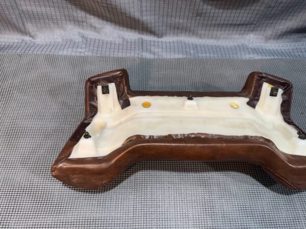 1983 Yamaha XVZ1200 Venture Royale Trunk Backrest Passenger Brown With Hardware - Image 11