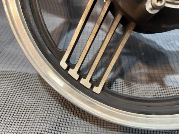 1983 YAMAHA VENTURE XVZ1200 FRONT WHEEL RIM - Image 11