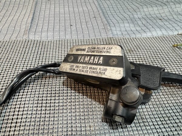 1983 Yamaha Venture Royale XVZ1200 Front  Right Brake Master Cylinder - Image 3