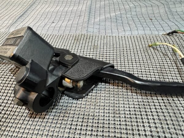 1983 Yamaha Venture Royale XVZ1200 Front  Right Brake Master Cylinder - Image 4