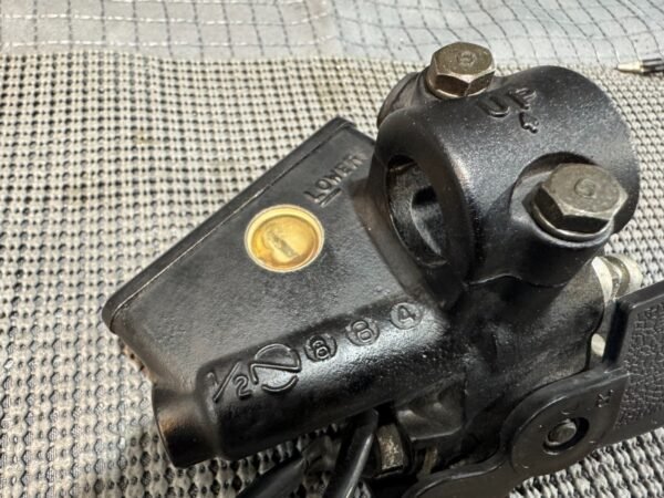 1983 Yamaha Venture Royale XVZ1200 Front  Right Brake Master Cylinder - Image 6