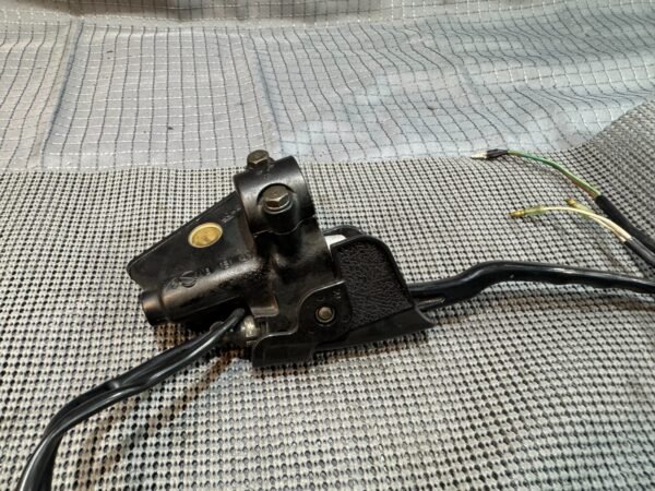 1983 Yamaha Venture Royale XVZ1200 Front  Right Brake Master Cylinder - Image 7