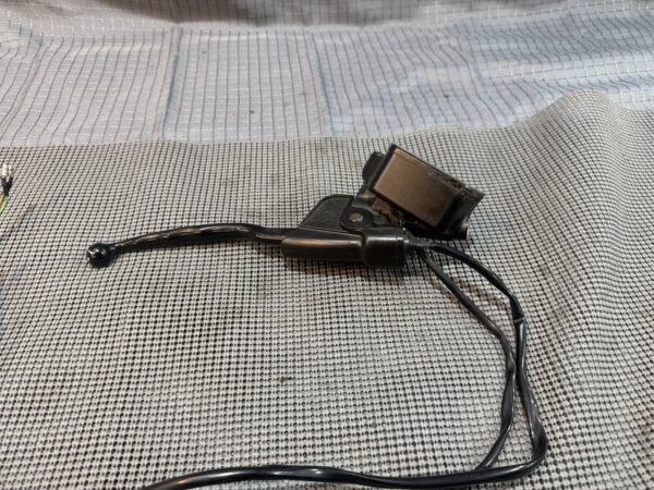 1983 Yamaha Venture Royale XVZ1200 Front  Right Brake Master Cylinder - Image 15