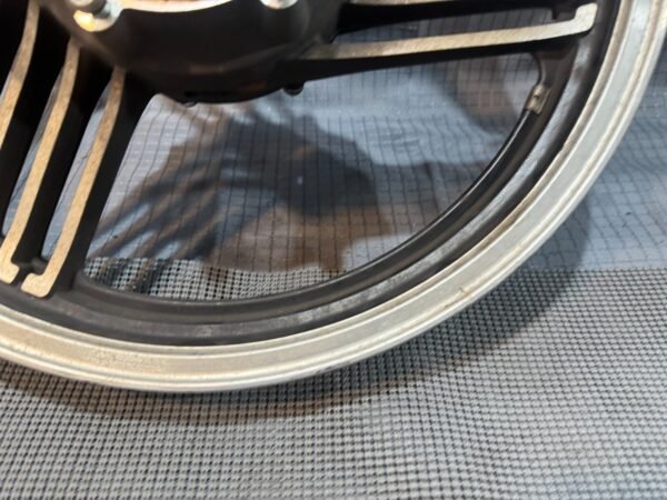 1983 YAMAHA VENTURE XVZ1200 FRONT WHEEL RIM - Image 15