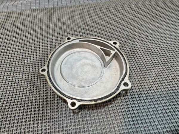 1983 YAMAHA VENTURE XVZ1200 ENGINE WATER COOLANT PUMP COVER - Image 4