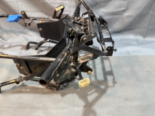1983 Yamaha XVZ1200 XVZ12 Venture Y121-1 Front Frame Mount Bracket - Image 16