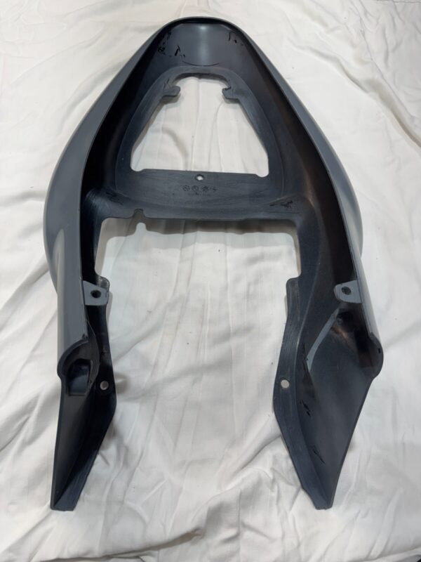 Buell 1125 R Upper Rear Tail Fairing Cover Fairing M1664.1AMMW M0664-02A8 - USED - Image 10