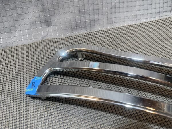 2016-2017 Victory MAGNUM Right Side Case Rack DAMAGED - Image 3