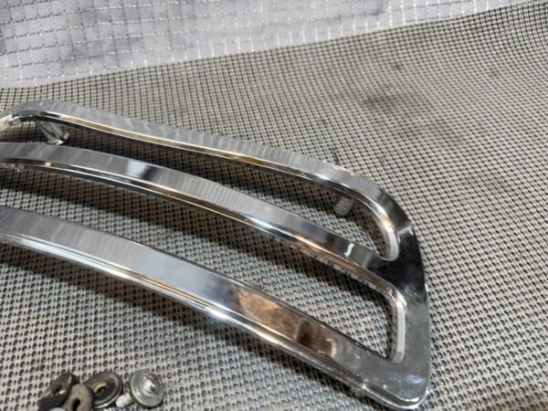 2016-2017 Victory MAGNUM Right Side Case Rack DAMAGED - Image 4