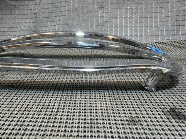 2016-2017 Victory MAGNUM Right Side Case Rack DAMAGED - Image 7