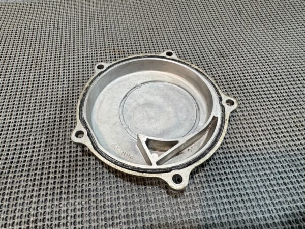 1983 YAMAHA VENTURE XVZ1200 ENGINE WATER COOLANT PUMP COVER - Image 6