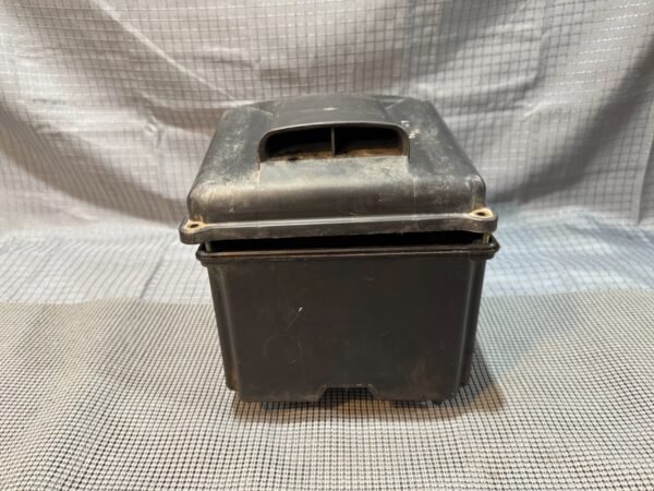 1983 YAMAHA Venture Royale XVZ1200 XVZ 1200 Air Cleaner Filter Housing Box