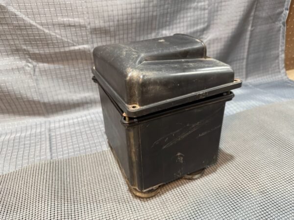 1983 YAMAHA Venture Royale XVZ1200 XVZ 1200 Air Cleaner Filter Housing Box - Image 5