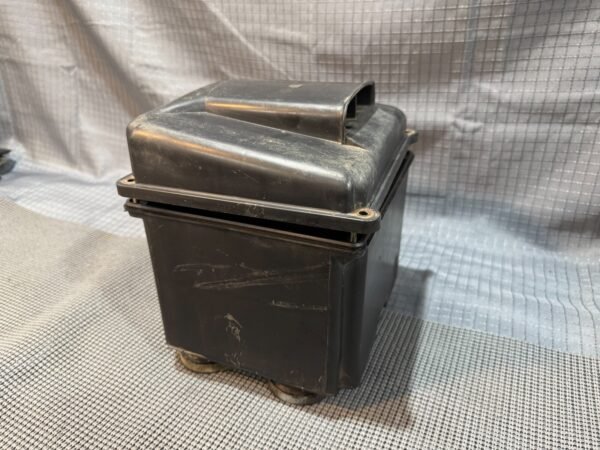 1983 YAMAHA Venture Royale XVZ1200 XVZ 1200 Air Cleaner Filter Housing Box - Image 6