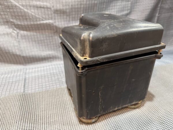 1983 YAMAHA Venture Royale XVZ1200 XVZ 1200 Air Cleaner Filter Housing Box - Image 9