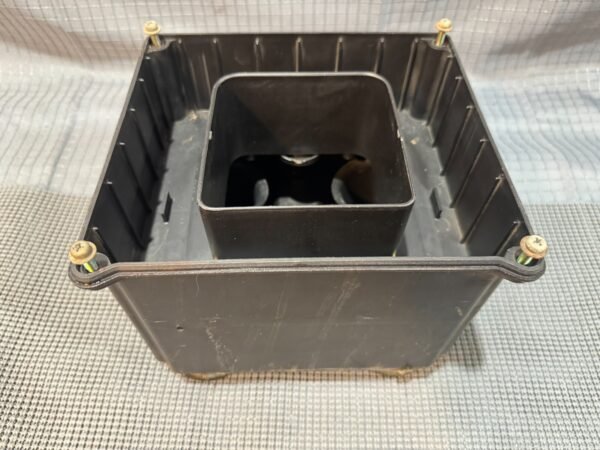1983 YAMAHA Venture Royale XVZ1200 XVZ 1200 Air Cleaner Filter Housing Box - Image 10