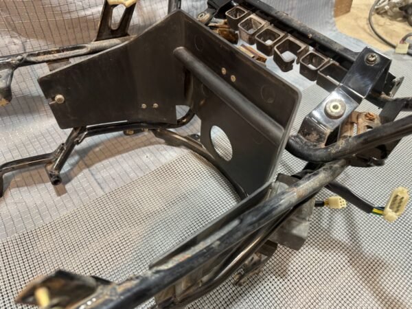 1983 Yamaha XVZ1200 XVZ12 Venture Y121-1 Front Frame Mount Bracket - Image 24